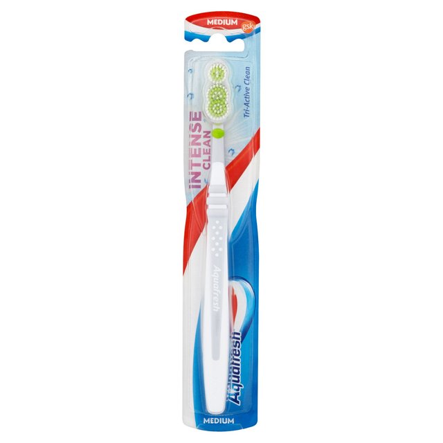 Aquafresh Cepillo de dientes mediano limpio y intenso